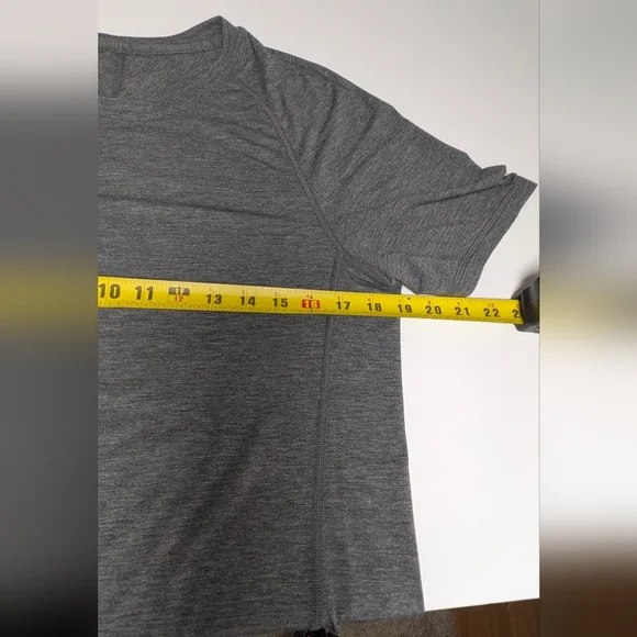 Lululemon Protean Men's Active Short  T-shirt Tee Size S Dark Gray Performance - Picture 7 of 8